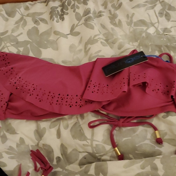 Bikini - Picture 3 of 3